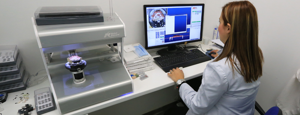 Laboratório da Pedojovem - Implantes dentários Nobel Biocare